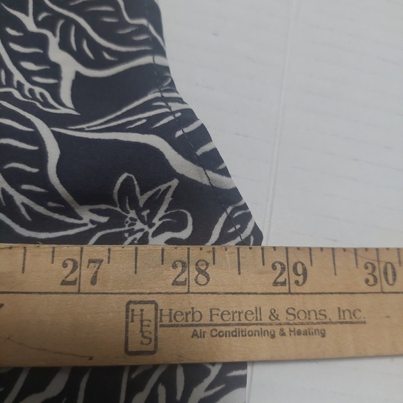 Torrid Womens Size 2 Sleeveless Boxy Blouse 3 Button Open Back Lightweight Flowy - Picture 5 of 8